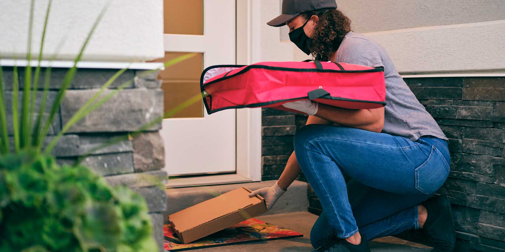 Restaurant delivery person delivering food to a home contact-free